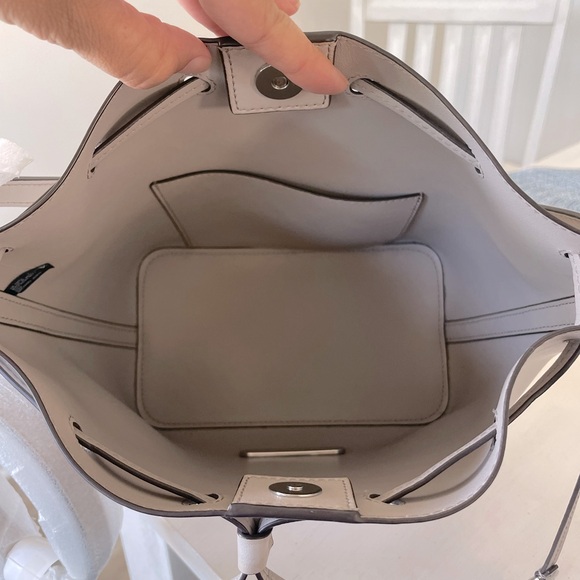 Michael Kors Eden Leather Bucket Crossbody bag- New great Christmas gift - Picture 9 of 12